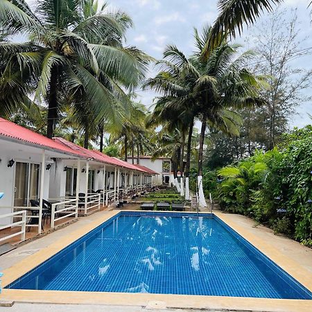 Arabian Sea Beach Resort Morjim Exterior photo
