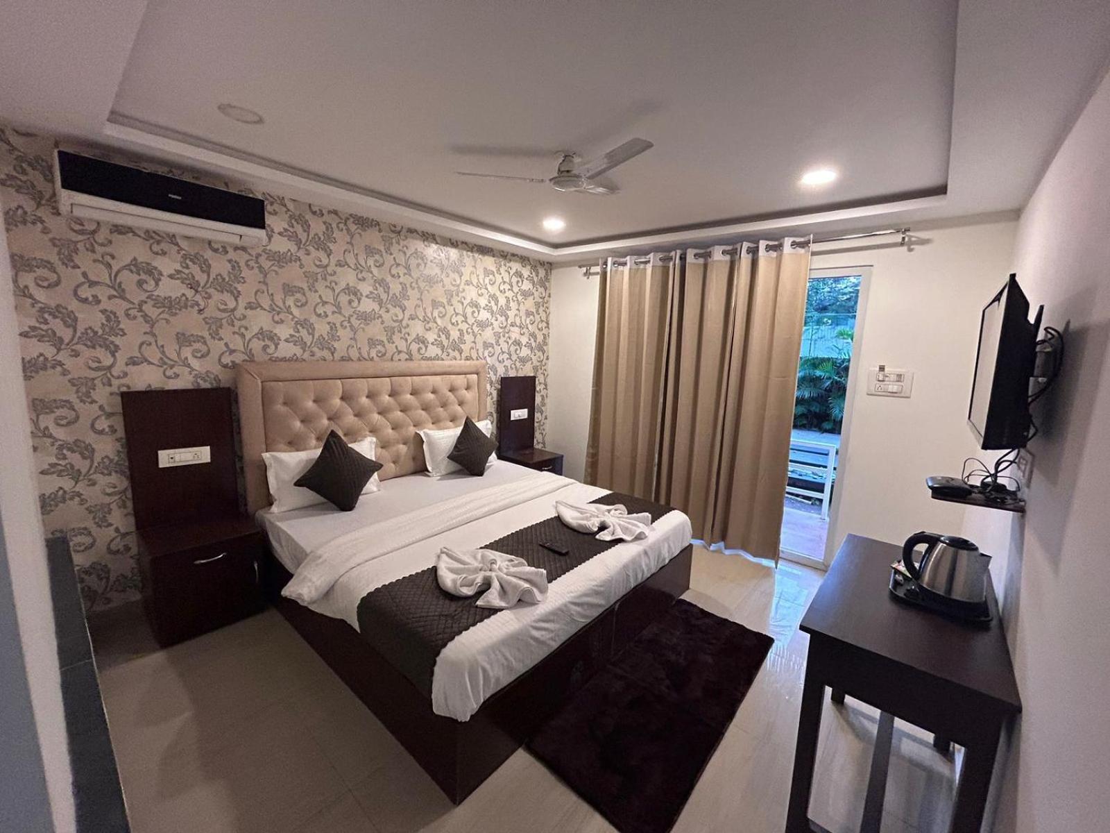 Arabian Sea Beach Resort Morjim Exterior photo