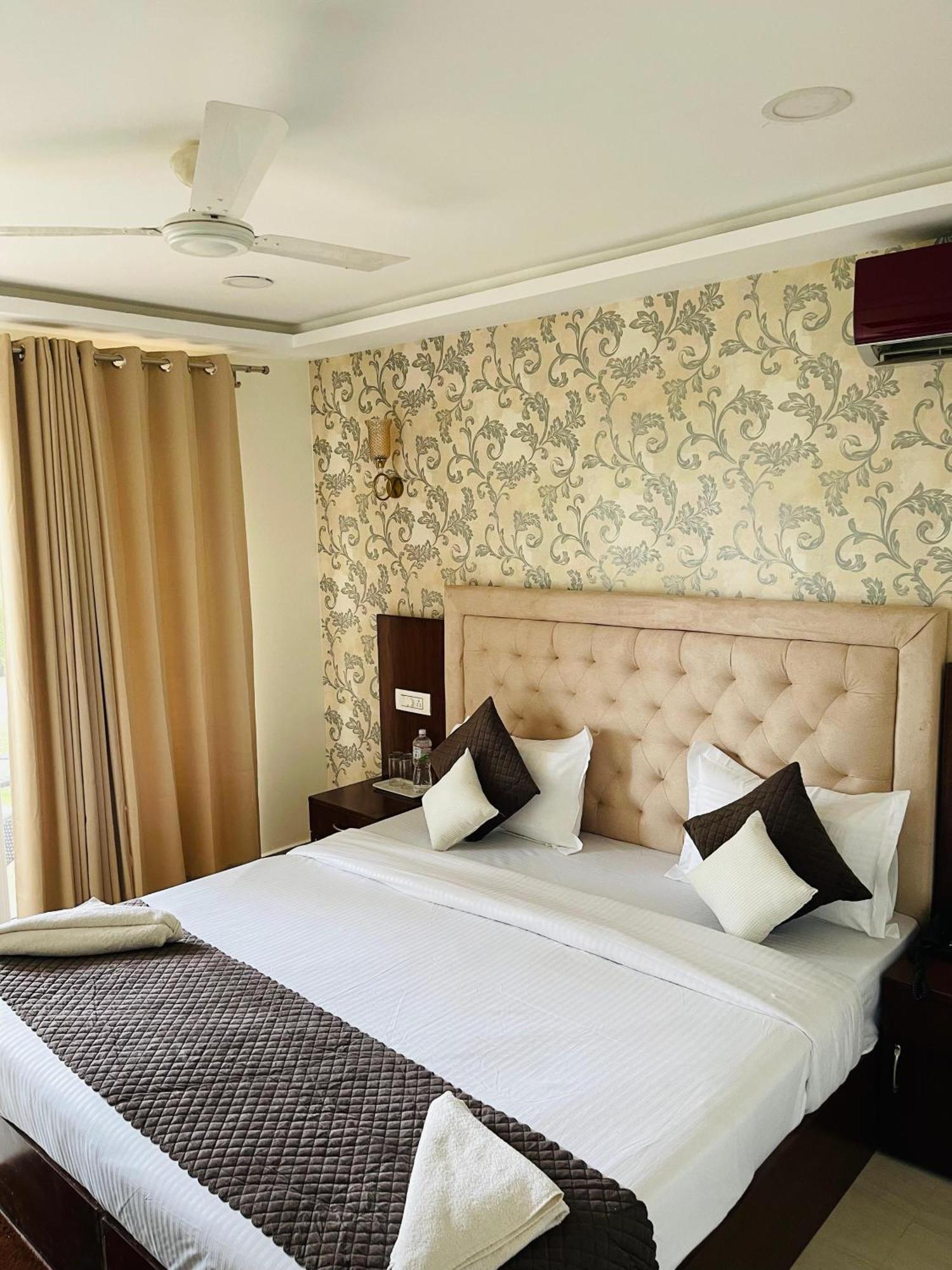 Arabian Sea Beach Resort Morjim Exterior photo